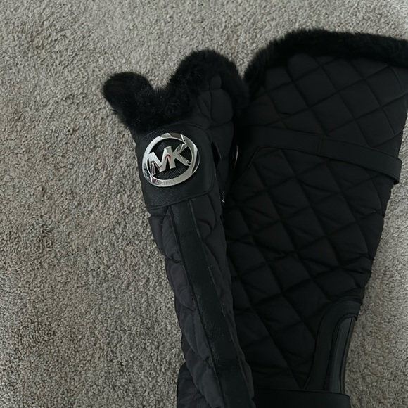 Micheal Kors boots - Picture 2 of 5